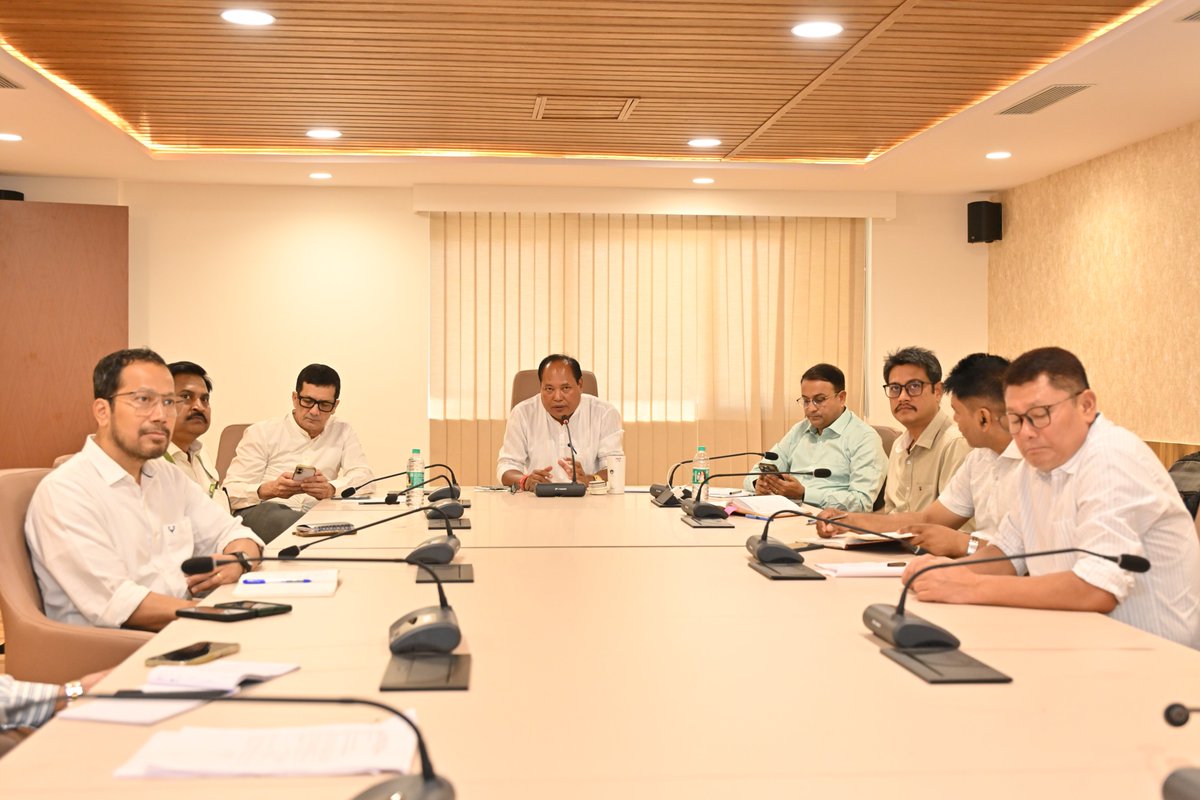 BiswajitDaimar5's tweet photo. Today, I held a video conference with the Deputy Commissioners (DCs) and Additional Deputy Commissioners (ADCs) of various districts to review preparations for Khel Maharan 3.0, commencing on 7 November, featuring eight sporting disciplines. https://t.co/CihpJEJFxz