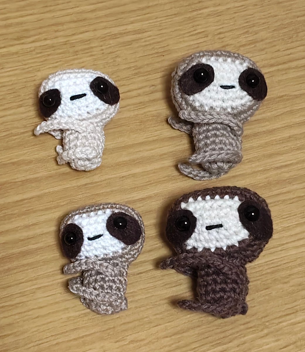 yurupoi_log's tweet photo. ナマケモノ🦥のあみぐるみが完成

サイズと色を変えて編むの楽しかったー♪

腕は短いタイプより、長めにするのが個人的に好み😁💕

#あみぐるみ #編み物 #amigurumi
#storylandamis #crochet https://t.co/qm3iG2Mtsx