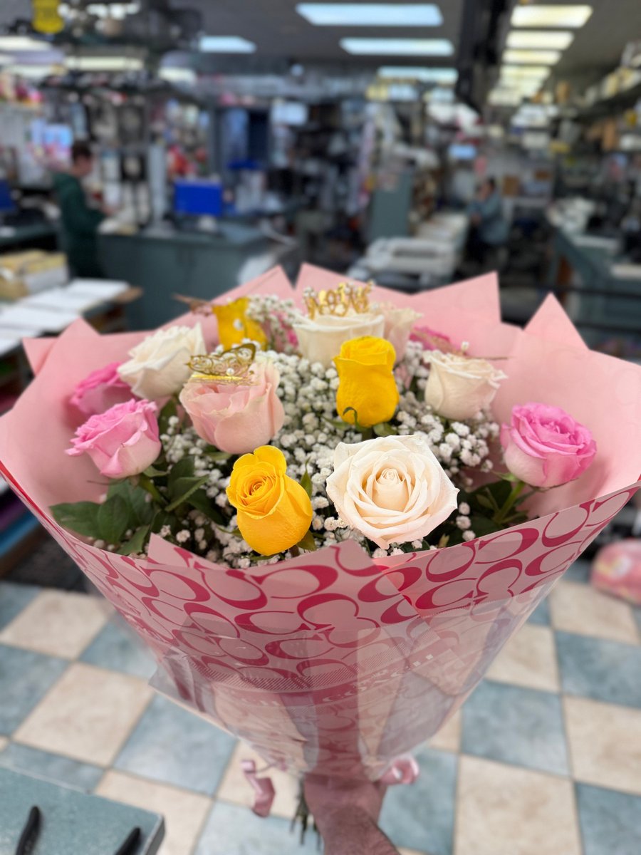 ItzelvbMcConJsA's tweet photo. Send love at lightning speed with gorgeous roses and same-day delivery. Make someone’s day extra special—order now and watch their smile blossom. https://t.co/bHBh0IPcgH