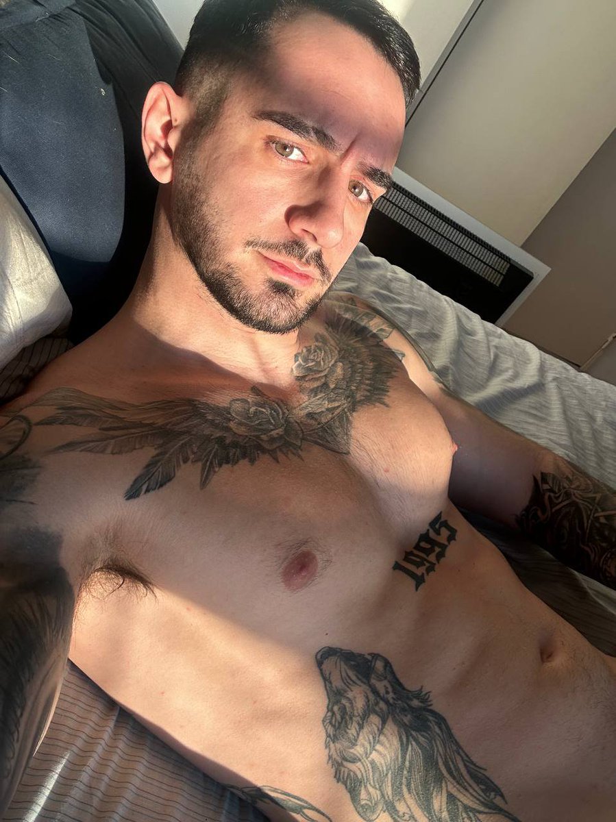JackedBrandoN's tweet photo. Golden hour got me looking dangerous… imagine the rest 😏 (link in bio) https://t.co/mBXLG3Ljn1