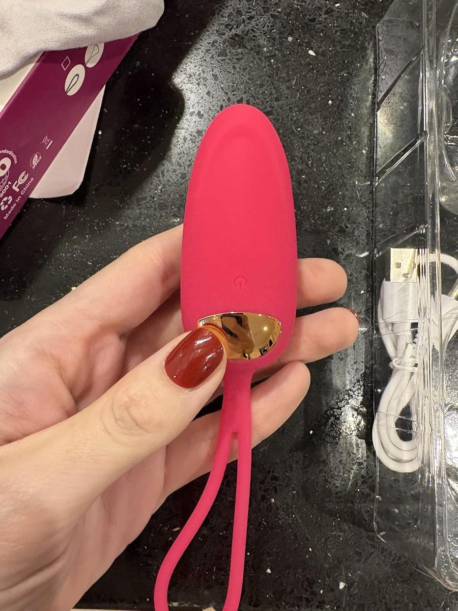 Reynajett123's tweet photo. Practical design. Good battery life and works perfectly.

Available in various colors; I chose dark pink. The remote control is also dark pink.

#Teenager #Vibrator #Phone #Masturbation #Semen #Sex #Tube #SexFilm https://t.co/BxBirr6IF2