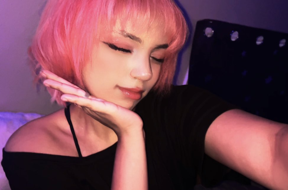 oshiiangel's tweet photo. I love being pink https://t.co/kz1qZeSHcL