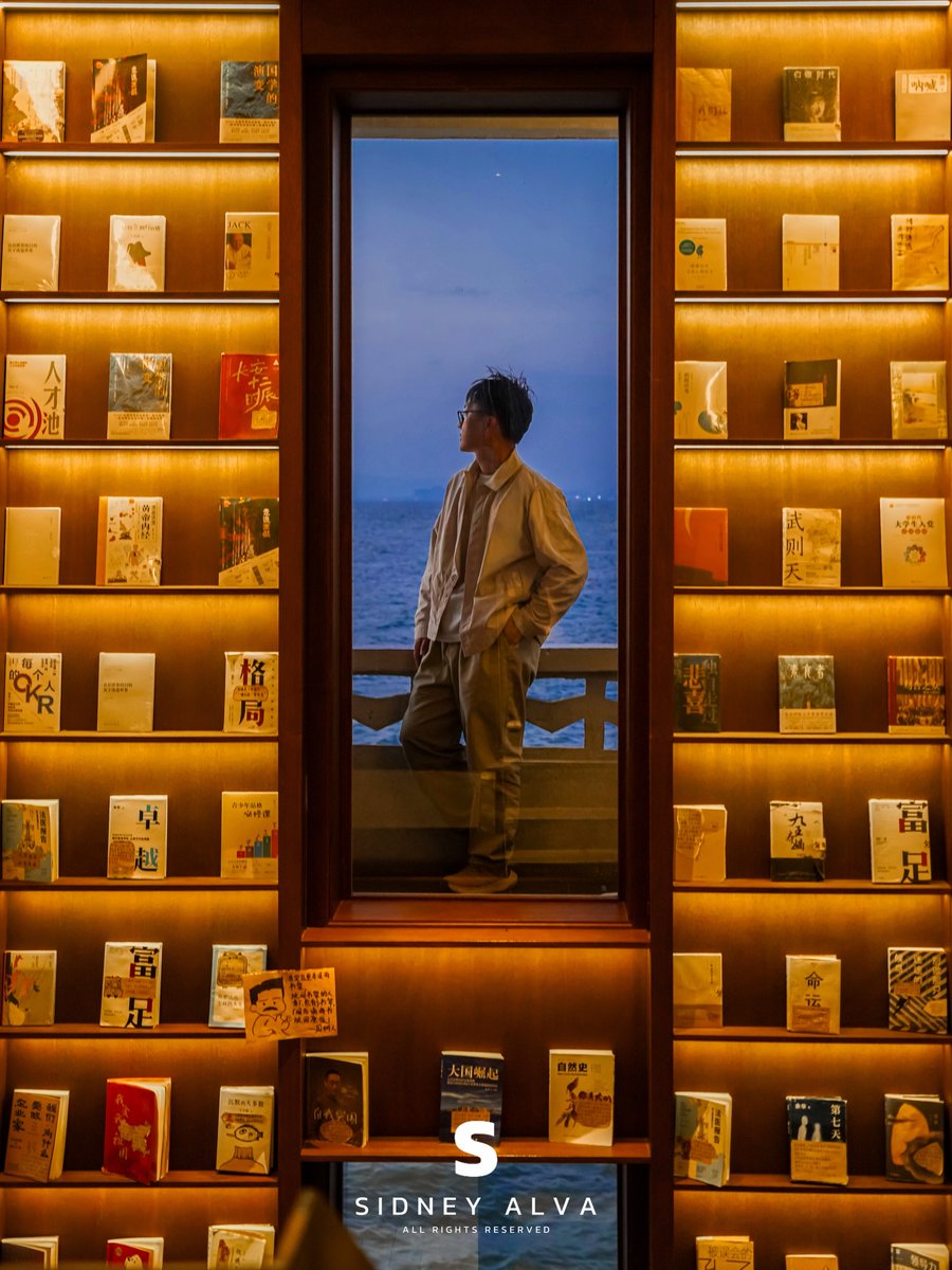 HasanKSZ's tweet photo. Some places stay with you. At this lakefront window in Haiyan Village, coffee, a breeze from Dianchi, and a tangerine sunset turn silence into the most romantic moment. https://t.co/DZz90vjE37