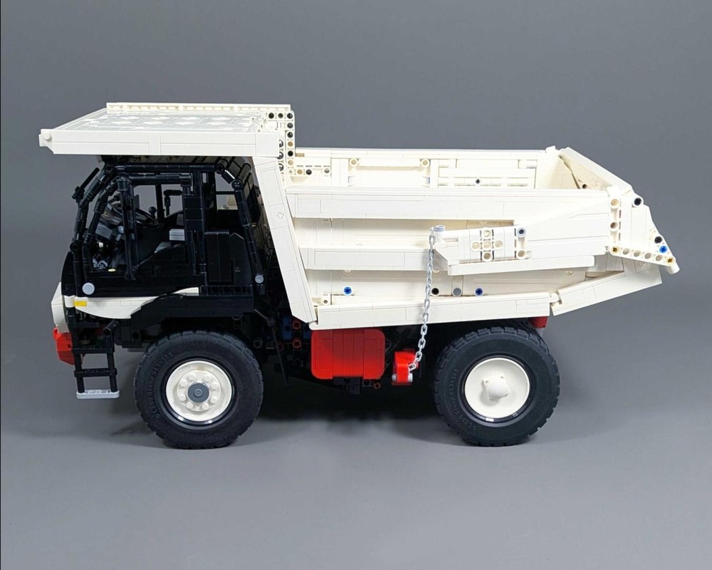 Rebrickable's tweet photo. Astra RD32 Mining Truck by M_longer #MOC-278838 #lego #rebrickable #legomoc https://t.co/oa6JDWlobT