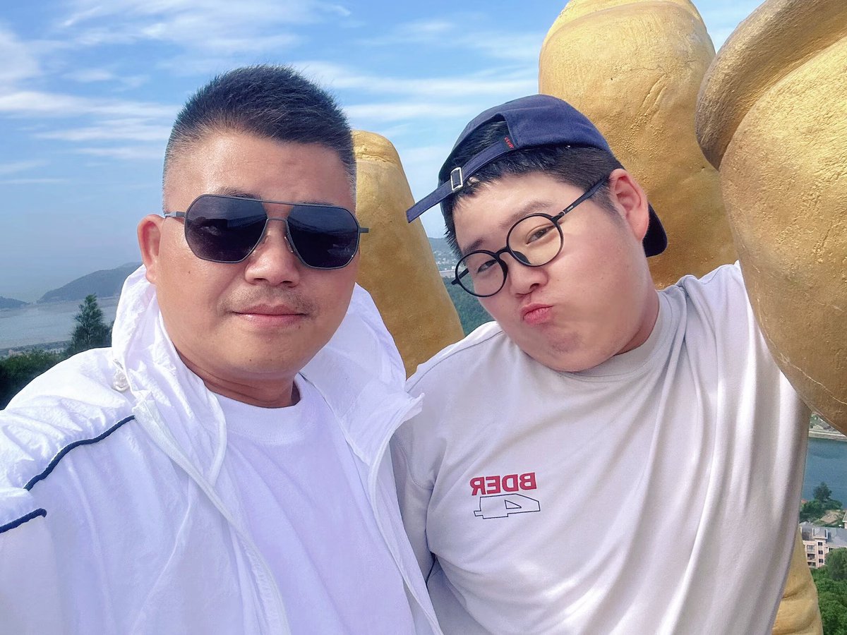 lm85444081's tweet photo. 至于很多粉丝问我和爸爸的日常.就是这样形成的.要看我们的视频可以私信➕V.也可以进电报群！ https://t.co/ENFzwNqzI7