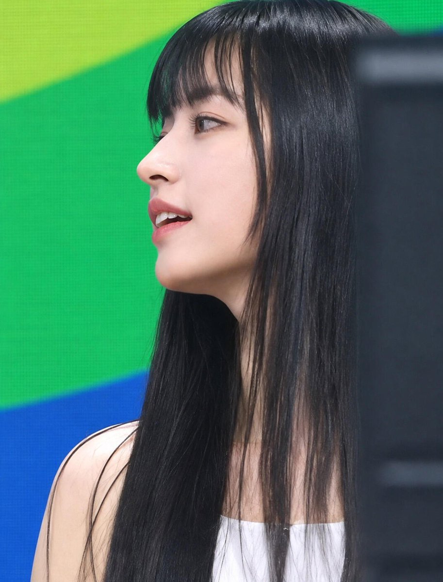 _20001023's tweet photo. あのオアちゃんでみんな話題になってないけどエトゥラさんどえらい美人の集まりで、、、、見てよラダちゃんマジで綺麗だから、、、 https://t.co/Z5QRh1RfgH