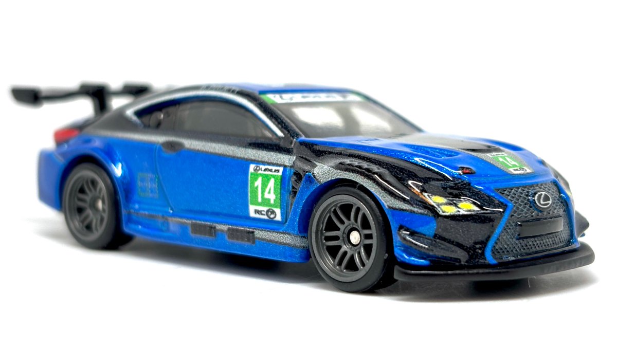 MagnetizingD's tweet photo. 先週発売のRC Fを開封。RC FのGT3は参戦開始してから長いから様々なグラフィックがあるけどこの青基調のIMSAのグラフィックが1番好き。実車では青い部分がクロームブルーだからホットウィールが得意とするスペクトラフレーム塗装だったらもっと良かったんだけどこれでもカッコいい。
#ホットウィール https://t.co/17JllpAIai