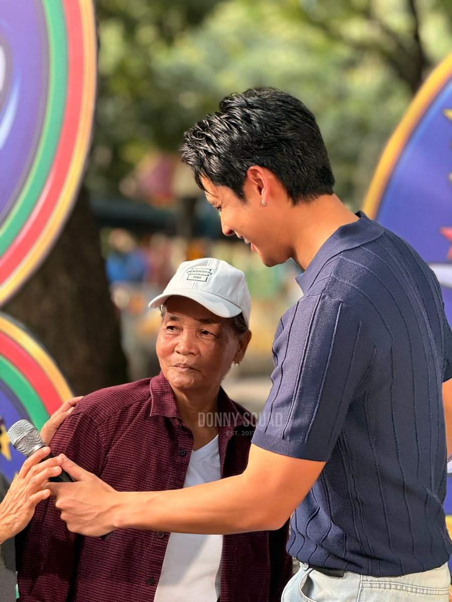 DONNYSQUADPH's tweet photo. Donny yesterday for ABSCBN's Christmas Station ID shoot. 🎄

@donnypangilinan
#DonnyPangilinan
#ShareTheBlesSING #KantaKlaus 
#ABSCBNStudiosChristmasID https://t.co/dZcPwjIJpT