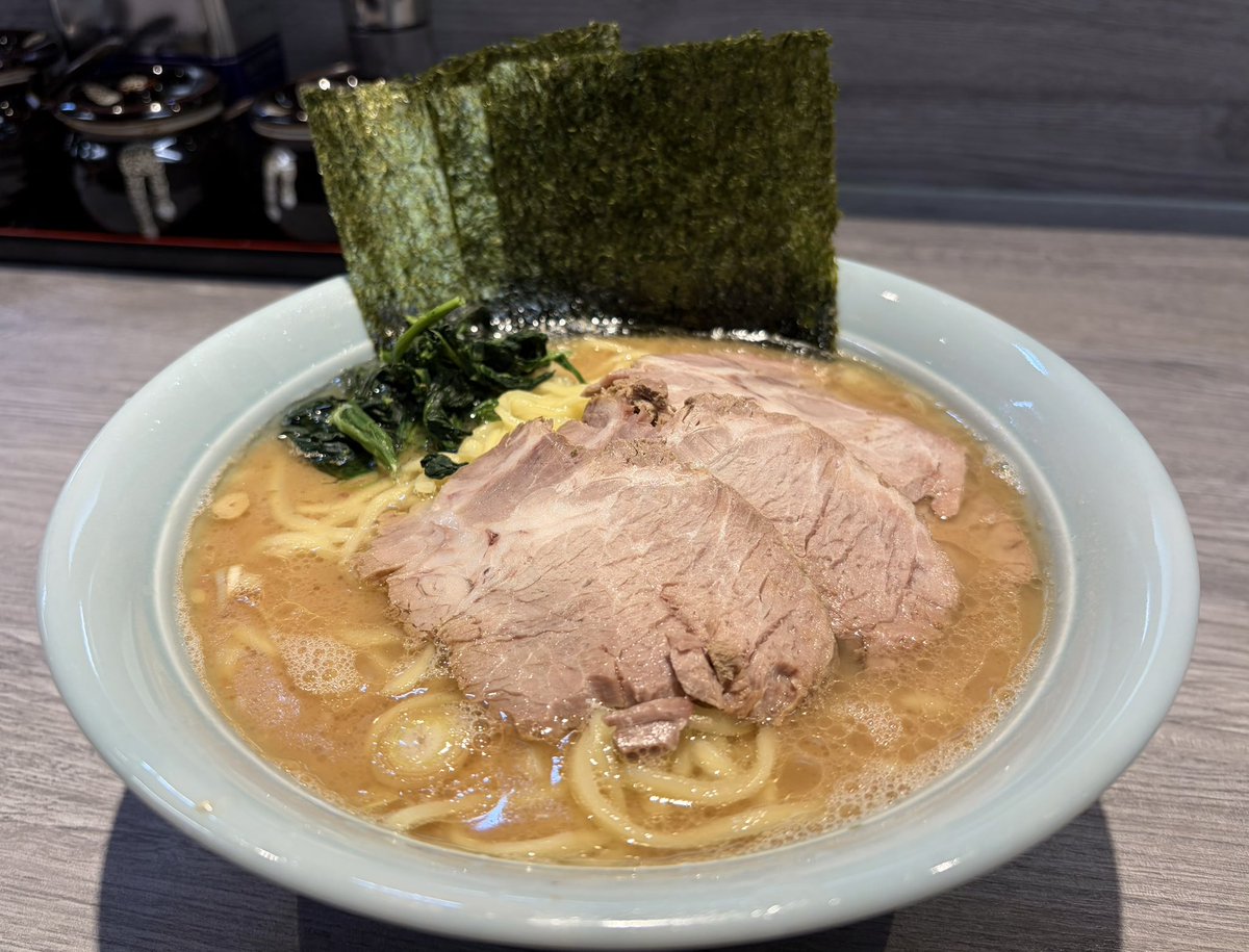 hikonyan_pien's tweet photo. 【林家】🚃反町
ラーメン大 TPチャーシュー

気になってたお店にやっと行けました🙌

営業時間的になかなか来れないので大盛りにしたけどうますぎてペロリでした😋 https://t.co/WWWahvnZFh