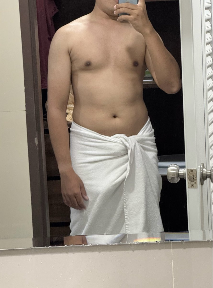 Nutlzhc's tweet photo. พึ่งมาสังเกตหุ่นตัวเองแบบจริงจัง หุ่นพังเหลือเกิ๊นนนน🥲 https://t.co/IyaVdmvXDo
