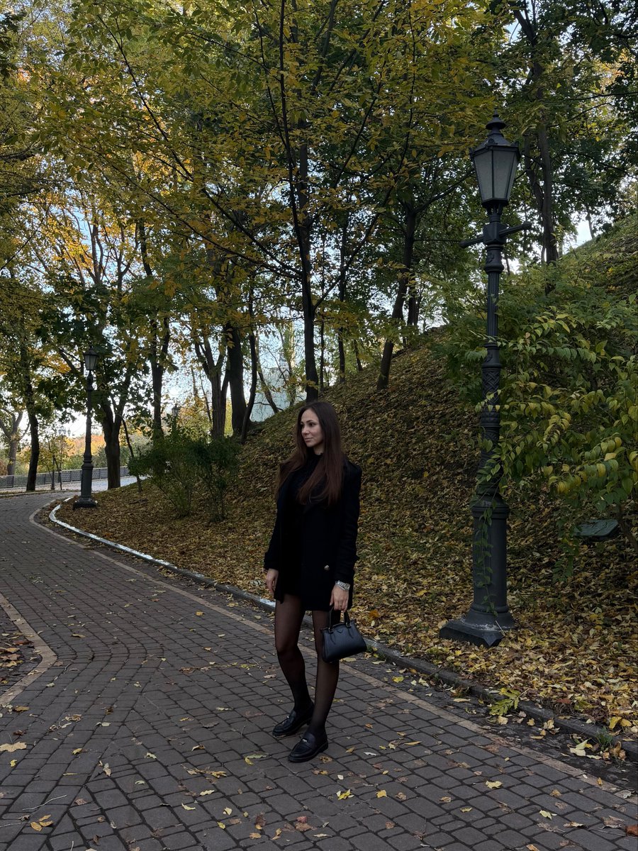 artko_olga's tweet photo. GM🍂
I wonder if genuine kindness still exists without hidden motives. Life has taught me that I often give too much to people who wouldn’t do the same for me. You’d think I’d have learned by now. Maybe having a good heart shouldn’t mean always being the one who gives more.. https://t.co/j13Kz2Kxim
