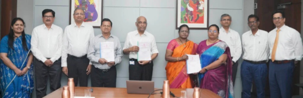 NewsStar69313's tweet photo. First Of Its Kind Initiative To Strengthen Eye Trauma Care Launched In Hyderabad.
#First #Kind #Initiative #Strengthen #Eye #Trauma #Care #Launched #Hyderabad
https://t.co/C1xEZhtYcy https://t.co/AIVjDSWUwK