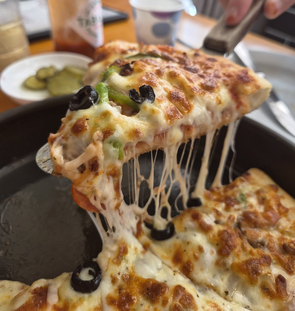 riseAgain777's tweet photo. 정통피자집에 가보다...
피자이신분 피자먹어요 https://t.co/q4htJLOUKs