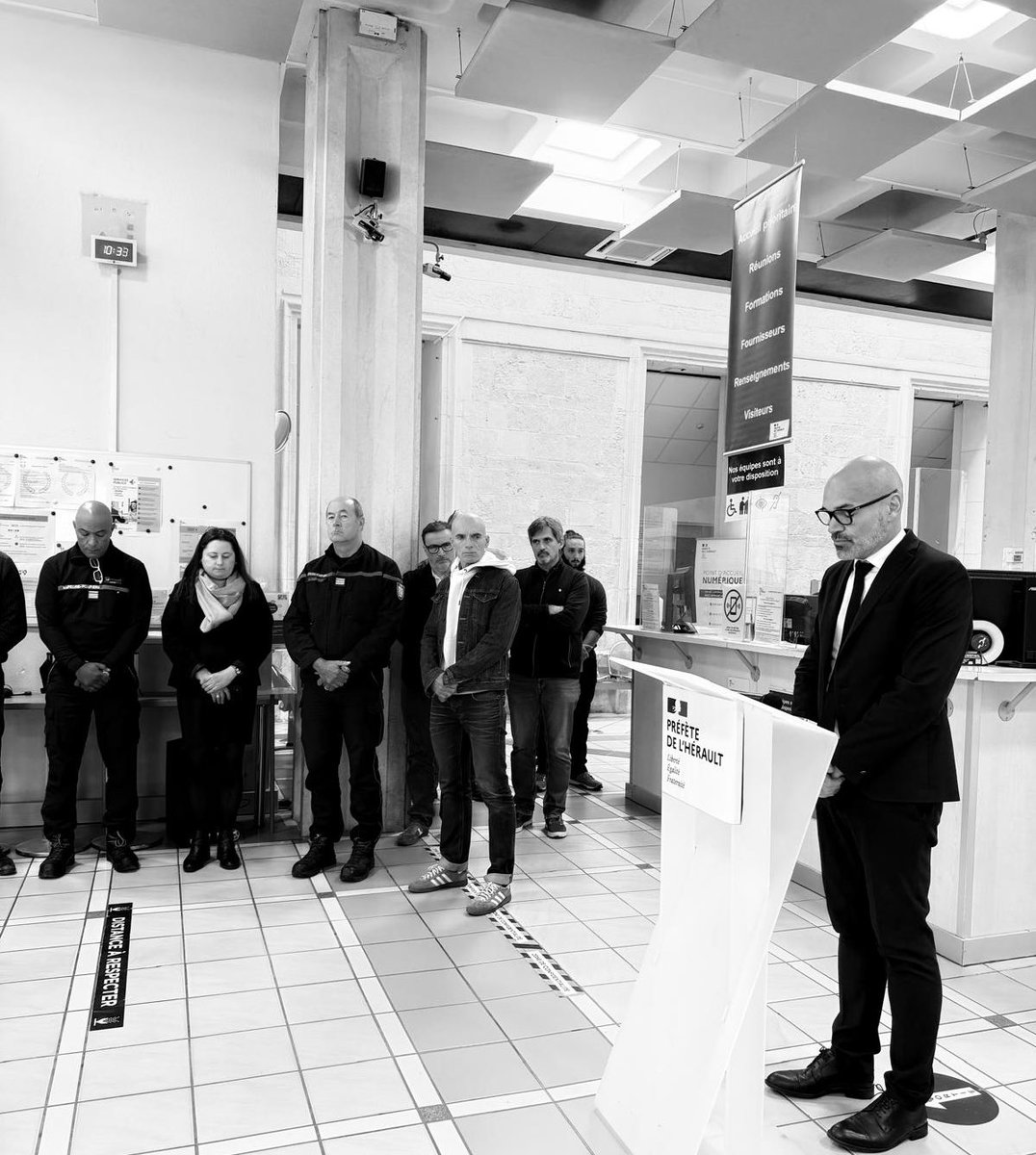 Prefet34's tweet photo. 🇫🇷#Hommage au gardien de la paix Mathieu MORAT

Une minute de silence a été observée en mémoire du gardien de la paix Mathieu MORAT, décédé le 17 octobre dernier, lors d’une intervention de police sur le périphérique nantais.

Un hommage solennel a été rendu à sa mémoire, en présence de Thomas Ricard, sous-préfet, secrétaire général adjoint de la préfecture de l’#Hérault.

#Hommage #PoliceNationale