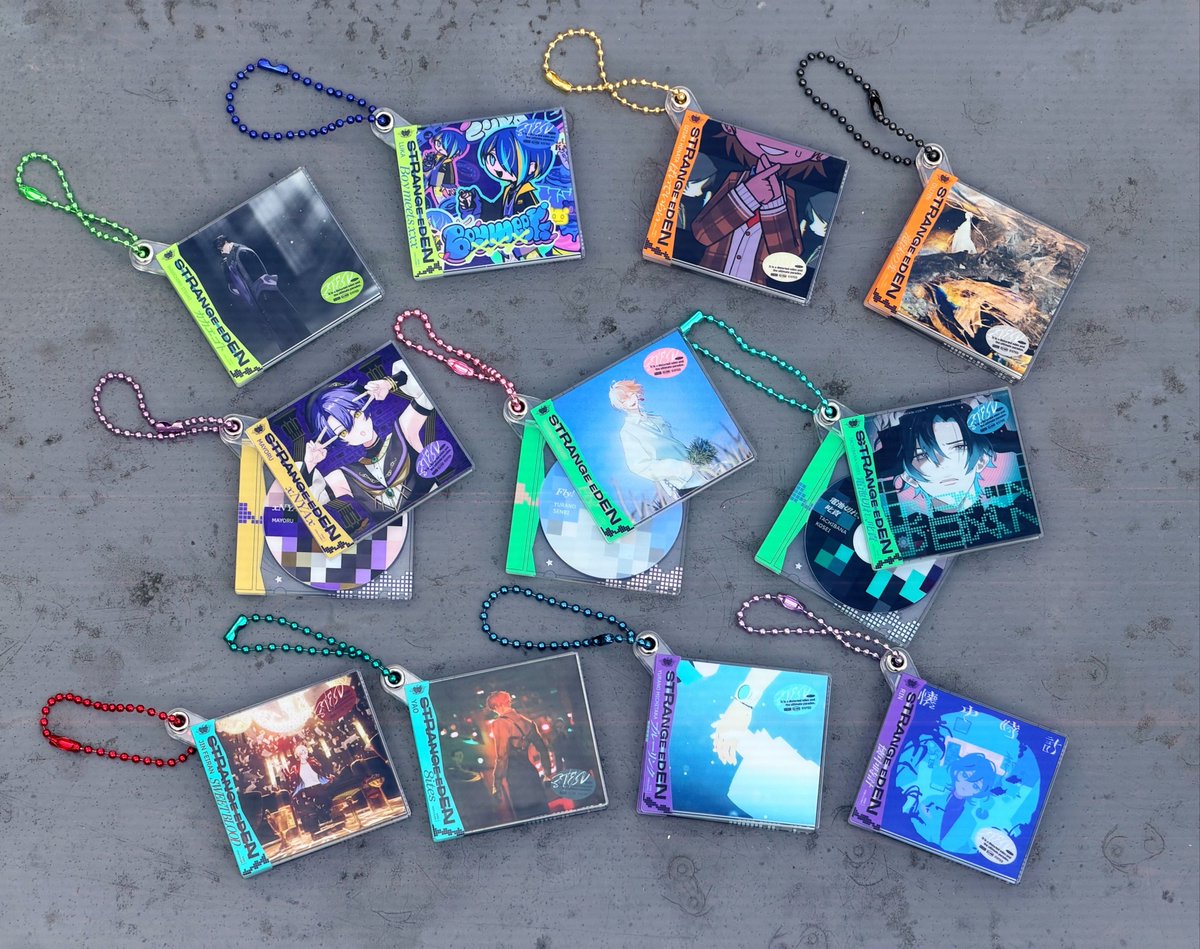 strange_eden_pj's tweet photo. CDジャケット風 ランダムアクリルキーホルダー

スライド式のアクリルキーホルダー。
デジタルリリースされたキャラクターソングのジャケットを再現。

https://t.co/Q1L797Qnqa
11月7日(土)・8日(日) #AGF_2026
W-17『STRANGE EDEN』ブースにて先行発売 https://t.co/E7CKzj1Kbk