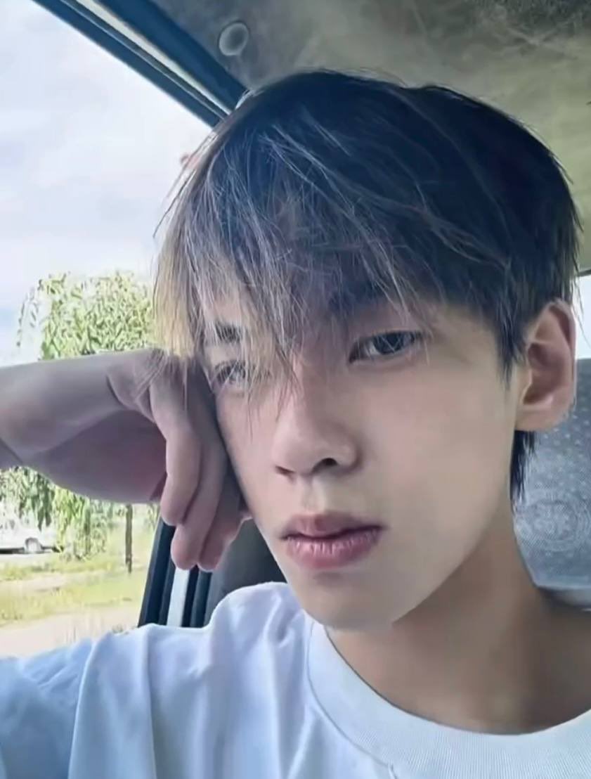 anthonykeeton1's tweet photo. 网红小帅✈️流出，身材很好，完整版主页简介 https://t.co/T9bD3PCtso