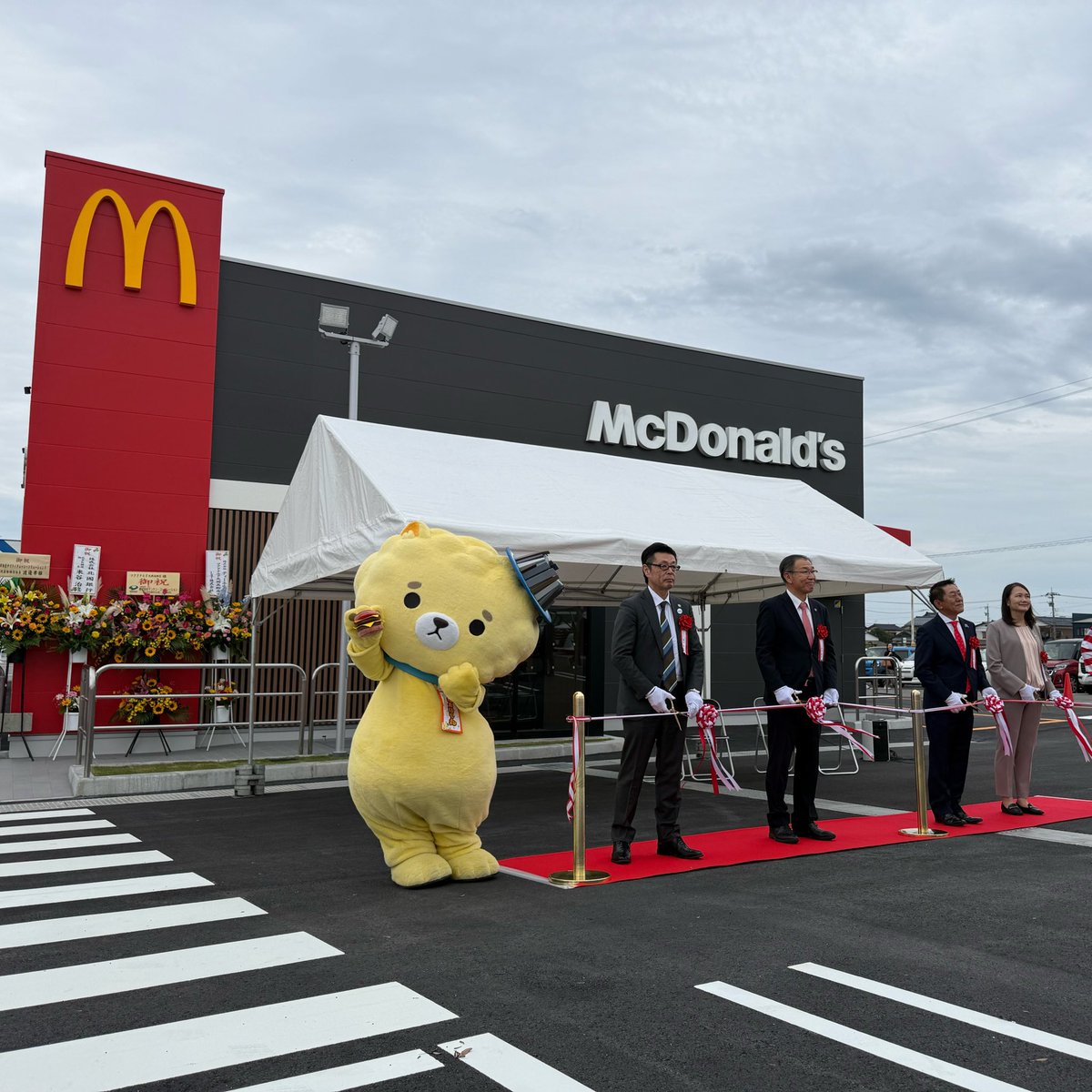 fukui_sakai's tweet photo. 新しい丸岡のマックとアルミ缶の回収機と
2日連続でテープカットに参加したざ꒰ᐢ´• ·̭ •`ᐢ꒱ﾉ
でもハサミちょっきん係はさしてあたらんかったざ꒰ᐢ´• ·̭ •`ᐢ꒱✂️ https://t.co/mgydhw2Qia