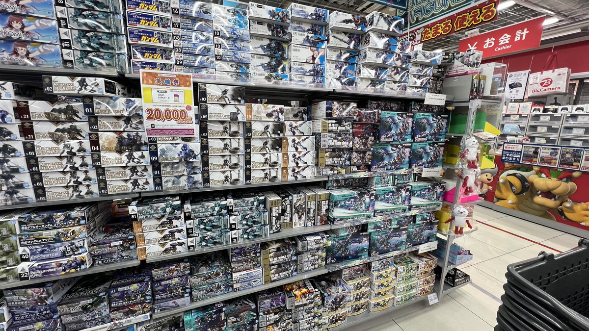 Kawaking0921's tweet photo. しごおわー

ビックカメラ赤坂見附駅店でガンプラ漁り〜
どれを買おうかな…… https://t.co/5IBtHI2Ucq