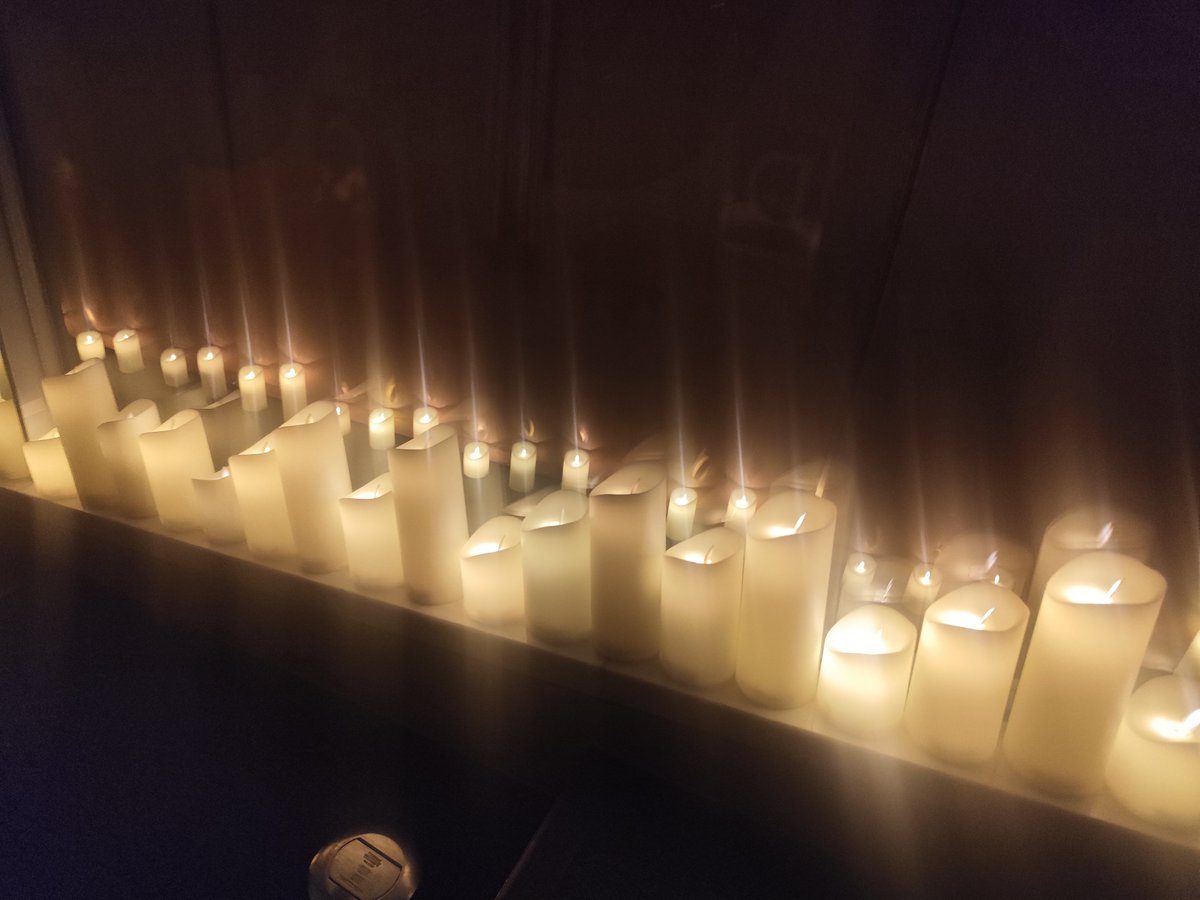 Twisted87707829's tweet photo. 教会に4000本のキャンドルを灯す「Candlelightコンサート」。
キャンドルの光で演出された空間で聴く久石譲の音楽。アンコールは「Summer」。
約1時間で終了。遅刻すると入場できないので注意。

#久石譲　＃品川キリスト教会 https://t.co/FuMIJ6Yyd6