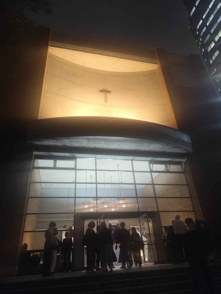 Twisted87707829's tweet photo. 教会に4000本のキャンドルを灯す「Candlelightコンサート」。
キャンドルの光で演出された空間で聴く久石譲の音楽。アンコールは「Summer」。
約1時間で終了。遅刻すると入場できないので注意。

#久石譲　＃品川キリスト教会 https://t.co/FuMIJ6Yyd6