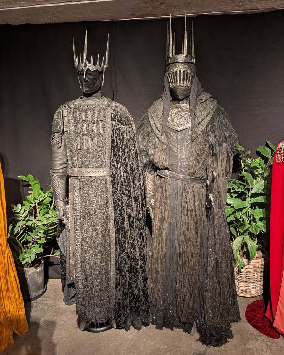 totalfilm's tweet photo. A closer look at Sauron and Nazgnagôl costumes, wigs, and props from #TheRingsofPower season 3 ✨ https://t.co/BHMlueq9QB