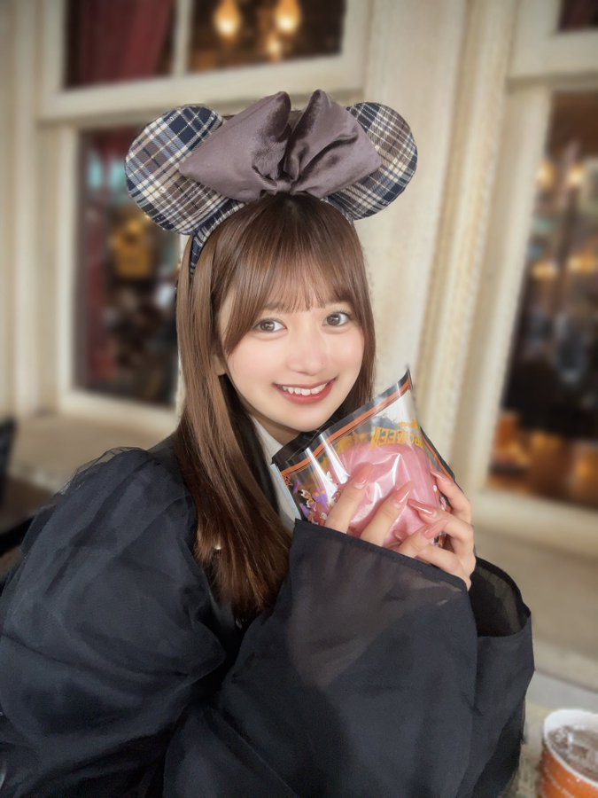 desso24's tweet photo. デビューして2年で出演作400本超えってすさまじくないですか...？ https://t.co/4kZdDstt1Y