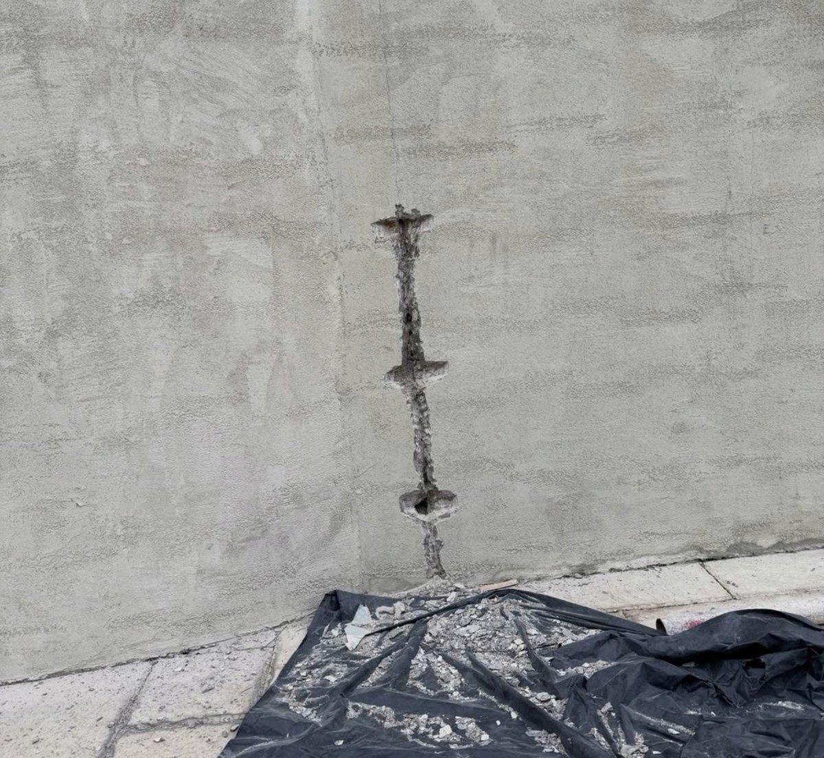 bebekhermes's tweet photo. GUYS, TAU GAK SIH AFTER CERAI TERNYATA KELAKUAN AHMAD MANTAN TASYA FARASYA GA CUMAN SAMPAI SITU AJA... INI SEPRIA BADJINGAN INI NGERUGIIN TASYA MILYARAN RUPIAH LAGI!!! 
ni orang udah kaga amanah, nipu duit, si tasya harus renovasi rumahnya lagi karena   bahan pembangunan rumah yg dia percayakan sama ahmad dulu itu di korup... njir udah masih ada hutang dan ga bayar terus begini lagi gak mikir anak-anak dia kah yang juga tinggal disana.