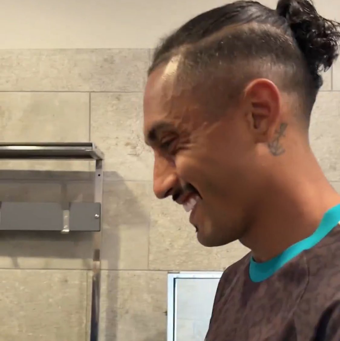 louiology's tweet photo. rapha before and after adeyemi show his ass ?? https://t.co/juRn7CGvFe