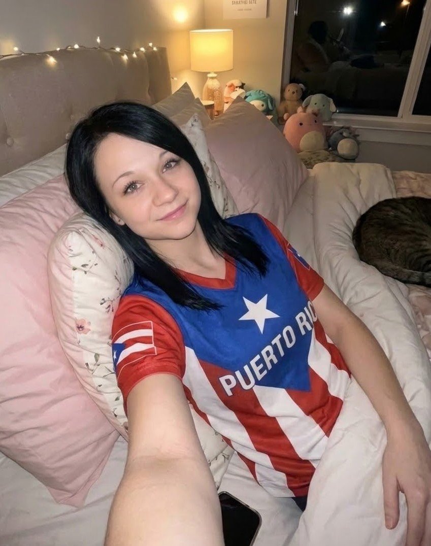 Stephalicious92's tweet photo. Just did another new picture of me so here it is 🙂 https://t.co/pxL86MYZrg