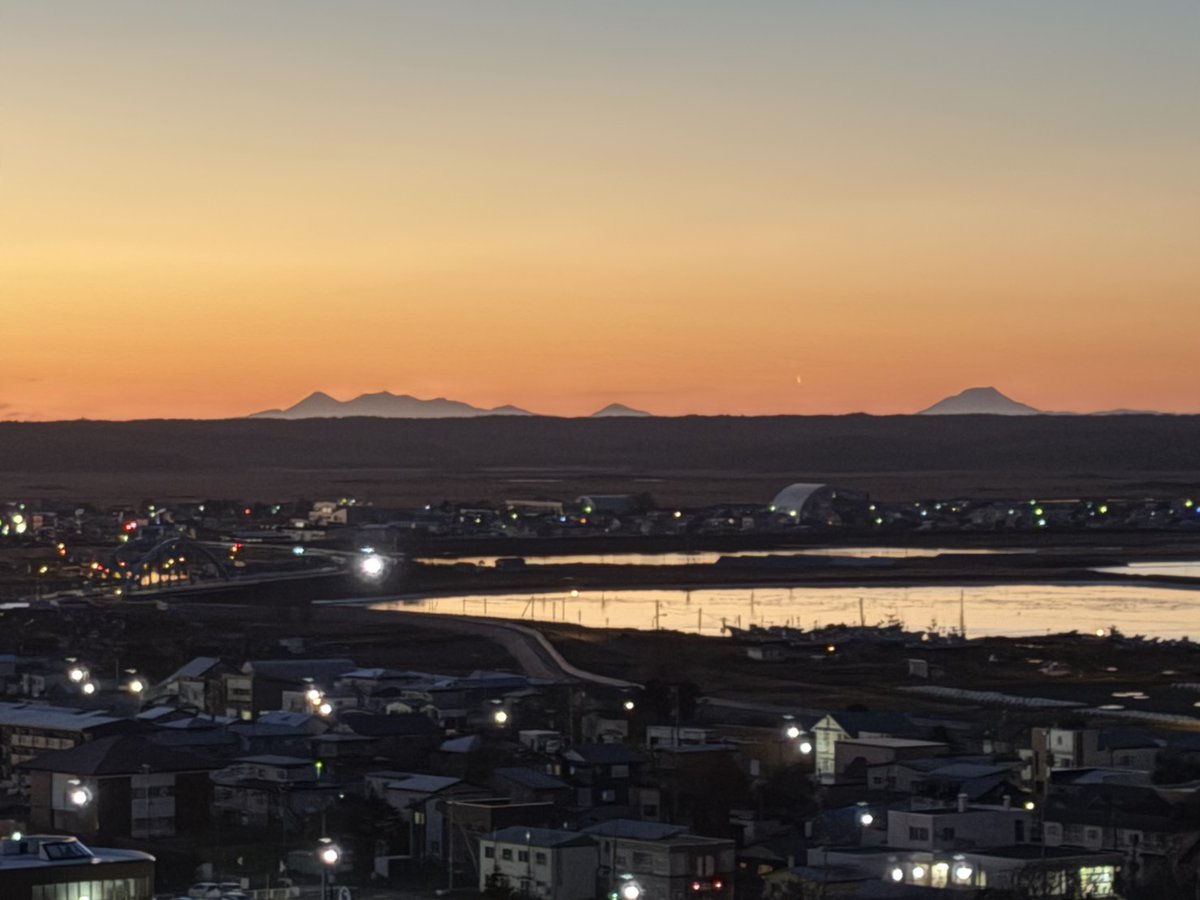 Kiritappu1999's tweet photo. 夕焼けをバックに阿寒の山々がくっきり見えました。

The mountains of Akan stood out clearly against the backdrop of the sunset.

#北海道 #霧多布温泉ゆうゆ #ルパン三世の湯　#温泉 #北の絶景　#レストランきりたっぷ
#TravelJapan #japan #hokkaido #kiritappu #hotspring #はまなかカメラ部 https://t.co/UtLfVwmBT9