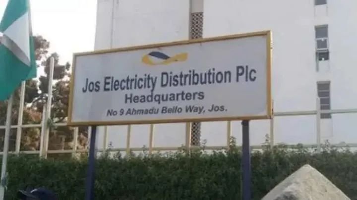 DanielofTruth's tweet photo. Jos Electricity Distribution Plc has condemned an attack on its staff in Makurdi, accusing Benue youths of assaulting and abducting 10 personnel. https://t.co/nfHAUTOSTx
