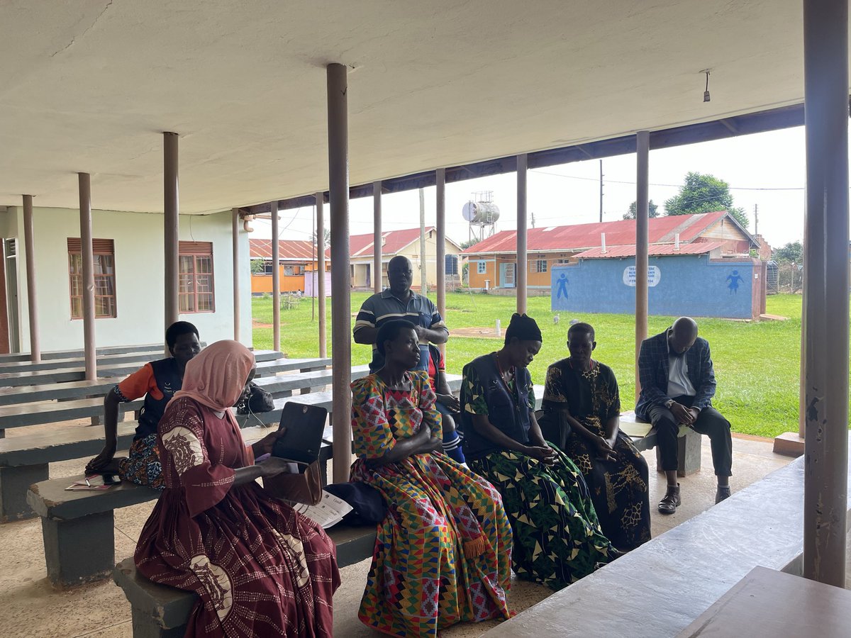 UHSNET's tweet photo. The review meeting with Kayunga paralegals provided an opportunity to assess progress, share experiences, and discuss challenges encountered in their work. The discussions also focused on strengthening ongoing efforts to support communities in accessing justice and https://t.co/V3WwYD1iFQ