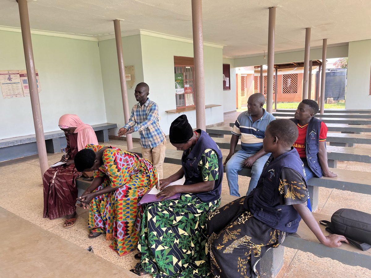 UHSNET's tweet photo. The review meeting with Kayunga paralegals provided an opportunity to assess progress, share experiences, and discuss challenges encountered in their work. The discussions also focused on strengthening ongoing efforts to support communities in accessing justice and https://t.co/V3WwYD1iFQ