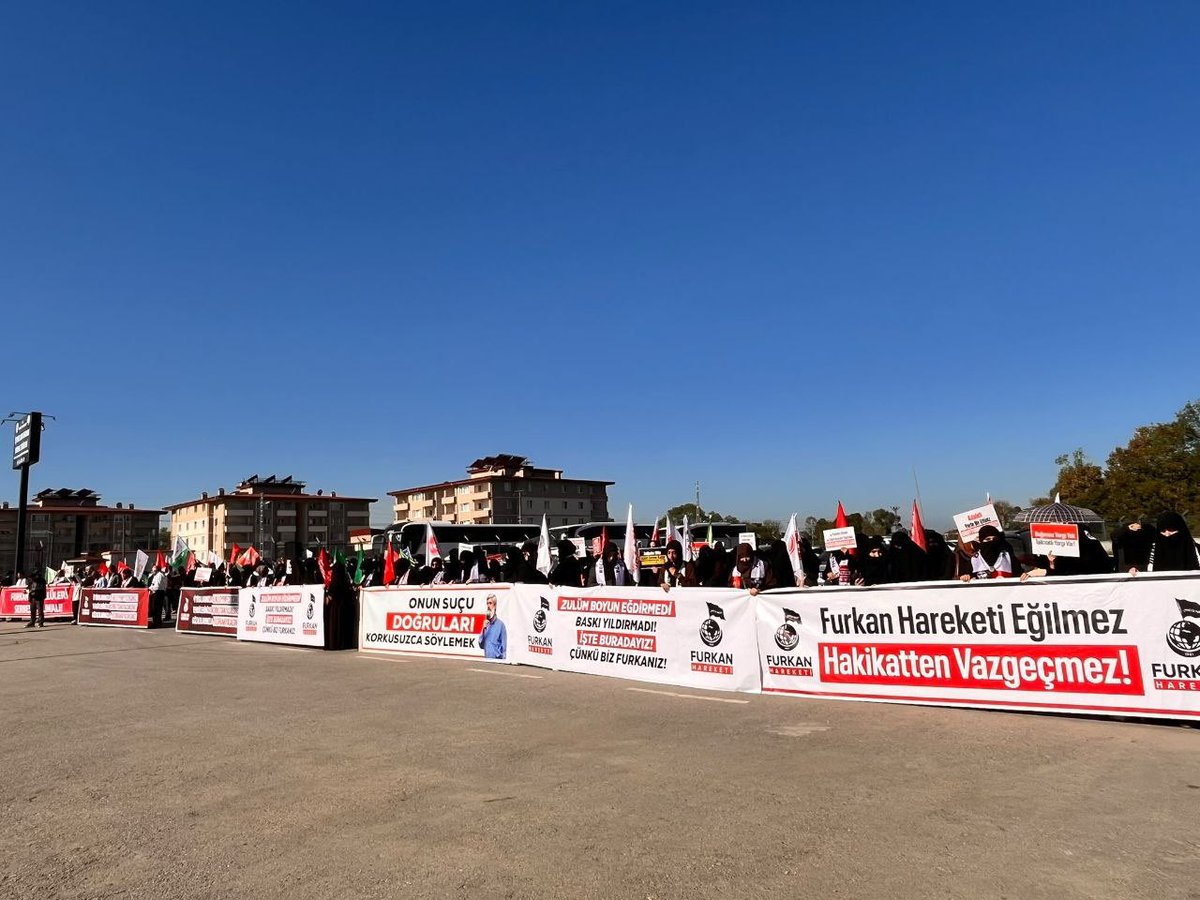 istanadolu3's tweet photo. SEMRA KUYTUL HOCAHANIM YALNIZ DEĞİLDİR!

Furkan Hareketi İstanbul Anadolu mensupları olarak Semra Kuytul Hocahanım’ın açık görüşü vesilesiyle ailesine destek olmak için Samsun Çarşamba Cezaevi önünde gerçekleşen adalet bekleyişine katıldık.

#YargıEliyleZulüm
#SemraKuytulaOzgürlük
#FurkanaSistematikZulüm