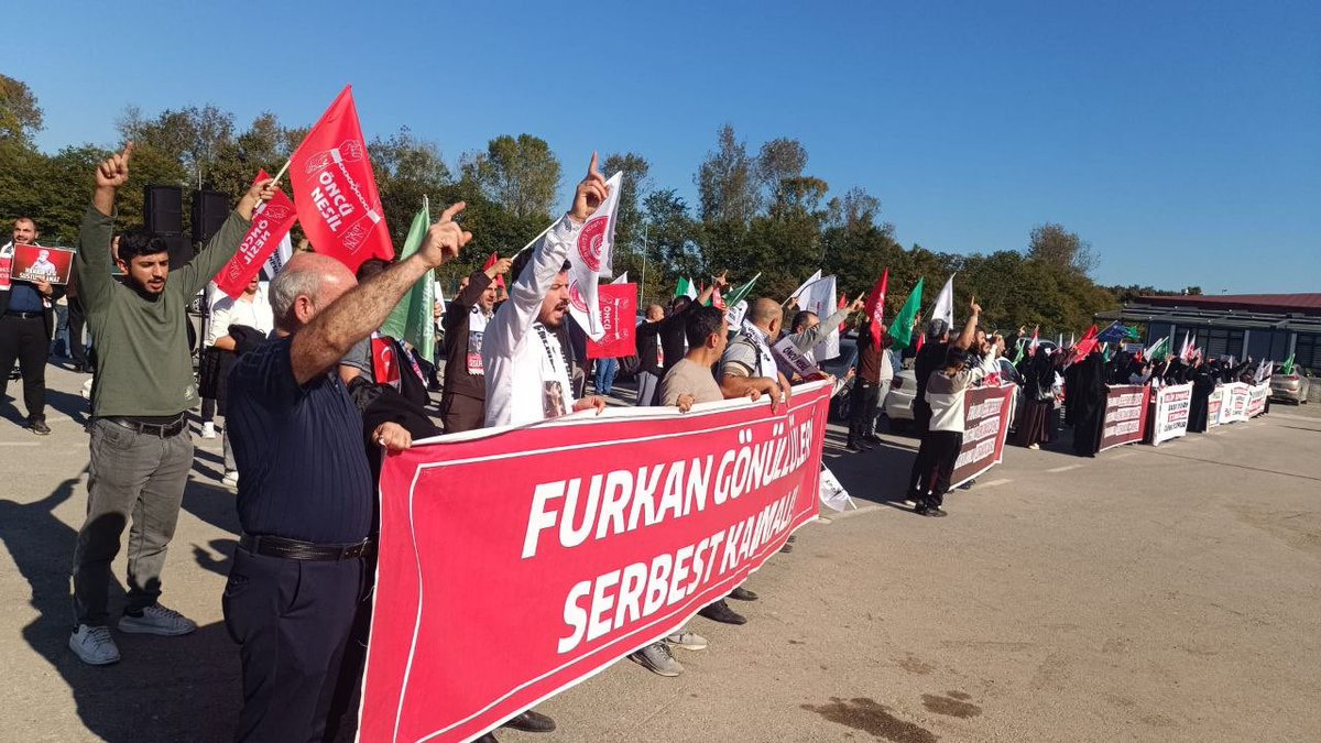istanadolu3's tweet photo. SEMRA KUYTUL HOCAHANIM YALNIZ DEĞİLDİR!

Furkan Hareketi İstanbul Anadolu mensupları olarak Semra Kuytul Hocahanım’ın açık görüşü vesilesiyle ailesine destek olmak için Samsun Çarşamba Cezaevi önünde gerçekleşen adalet bekleyişine katıldık.

#YargıEliyleZulüm
#SemraKuytulaOzgürlük
#FurkanaSistematikZulüm