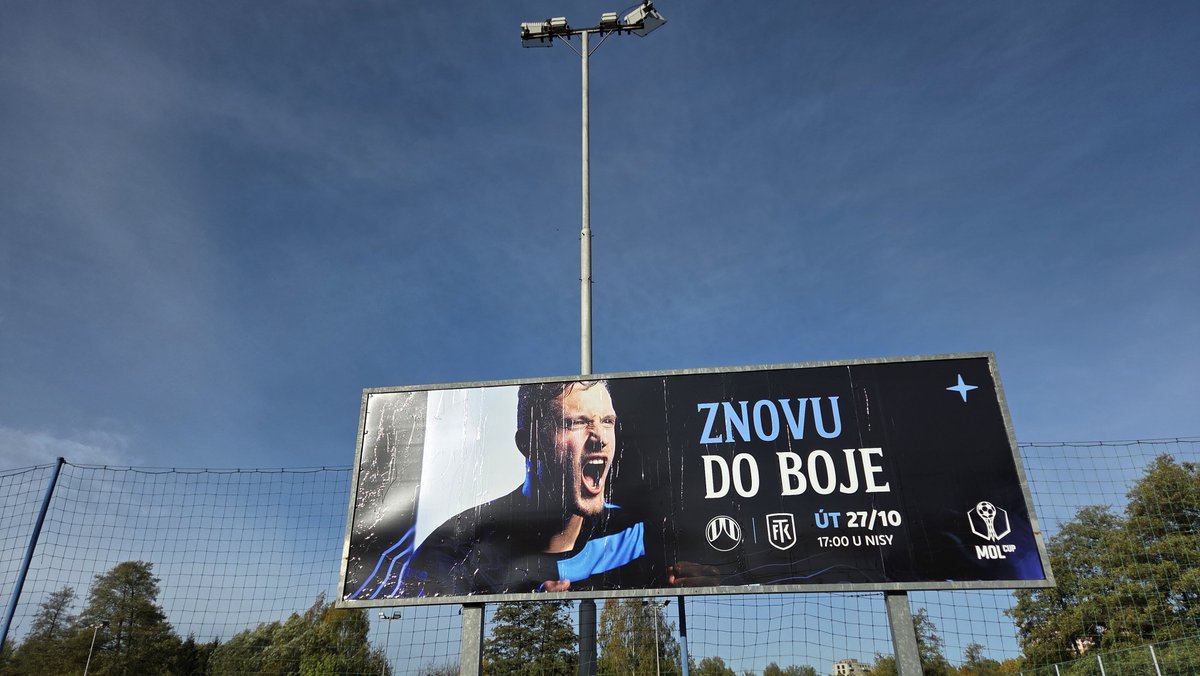 StepanHanus's tweet photo. V Liberci umíme na odložení utkání s nemocným @fcbanikostrava reagovat bleskurychle💪

Dík skvělým partnerům REKO a KB Design nám do pár minut visí promo na @FK_Teplice 😄

P.S. O osudu zakoupených vstupenek rozhodneme po oznámení náhradního termínu 🙏🏼

#LIBTEP #LIBFCB #FCSL 💙🤍 https://t.co/4Tfxtbiyaq