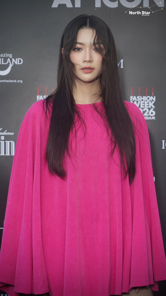LunarSecret__'s tweet photo. จินนี่-เจน่า ร่วมชมแฟชั่นโชว์ของแบรนด์ Heidi's Secret ในงาน ELLE FASHION WEEK 2026 🩷🤍

GINJAY HEIDIS SECRET EFW26
#GinjayatEFW26ICONSIAM https://t.co/ySRvOO2kdB