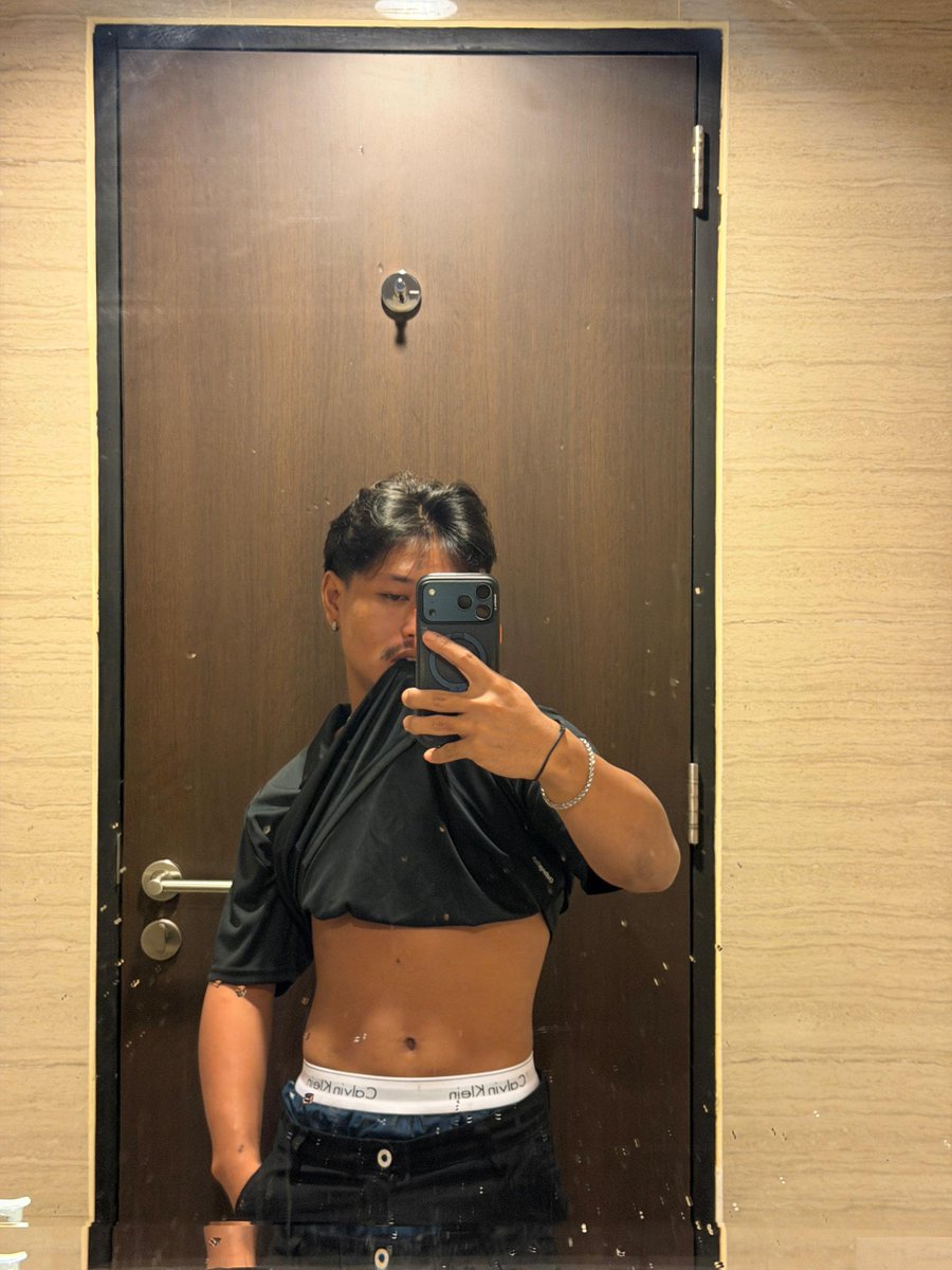 Dhanzfo's tweet photo. Look at me 👀 https://t.co/TwR5ALOAAw