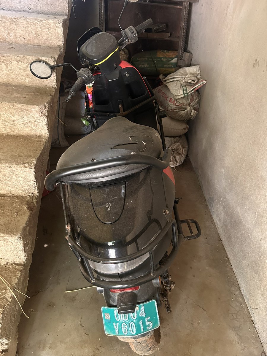 SWASTIKSWASTIK5's tweet photo. My Ola scooter is turning 2 years old, but I've only used it for 5-6 months, having to transport it 40–75 km by auto I currently have no money an ongoing EMI and service centers are refusing to take it for repairs. It's just sitting at home. What should I do?@bhash @OlaElectric https://t.co/pXlFOUSGQd