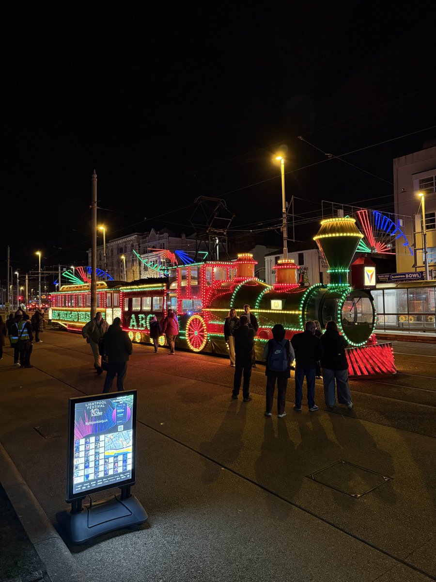 Stephencheatley's tweet photo. The Lightpool Festival in Blackpool runs until the end of the month. Here are some of the sights you can see https://t.co/ZreaX0fJC4 https://t.co/MzMxyv2Ky2
