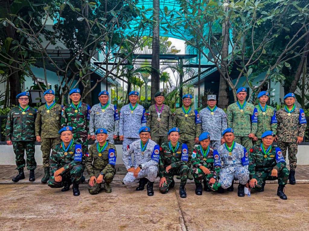 TeamAFP's tweet photo. AFP Recognizes AOT-KH Personnel, Underscores Commitment to ASEAN Peace and Stability

Armed Forces of the Philippines (AFP) Chief of Staff General Antonio G. Nafarrete recognized personnel from fellow ASEAN member states serving in the ASEAN Observer Team in Cambodia (AOT-KH) on October 21, 2026, at the AOT-KH Country Headquarters, honoring their meritorious service, professionalism, and contributions to the mission.

The recognition underscored the important role of military personnel from ASEAN member states in supporting the AOT-KH’s mandate of impartial observation, verification, and reporting in accordance with established ASEAN principles. Their dedication and professionalism in carrying out field observation activities under challenging conditions reflect the shared commitment of participating countries to regional cooperation and stability.

The recognition underscores the importance of the AOT-KH members’ contributions to the effective implementation of the mission. The AFP recognizes the contributions of its ASEAN counterparts and the importance of sustained regional cooperation in addressing security concerns through dialogue and established mechanisms. 

Photos by COLONEL XERXES A TRINIDAD PA / PAOAFP

#AFPyoucanTRUST
#OneAFPOnePhilippines
#StrongAFPStrongPhilippines
#OurSeasOurRightsOurFuture
#MatatagNaSandigan 🫡🇵🇭