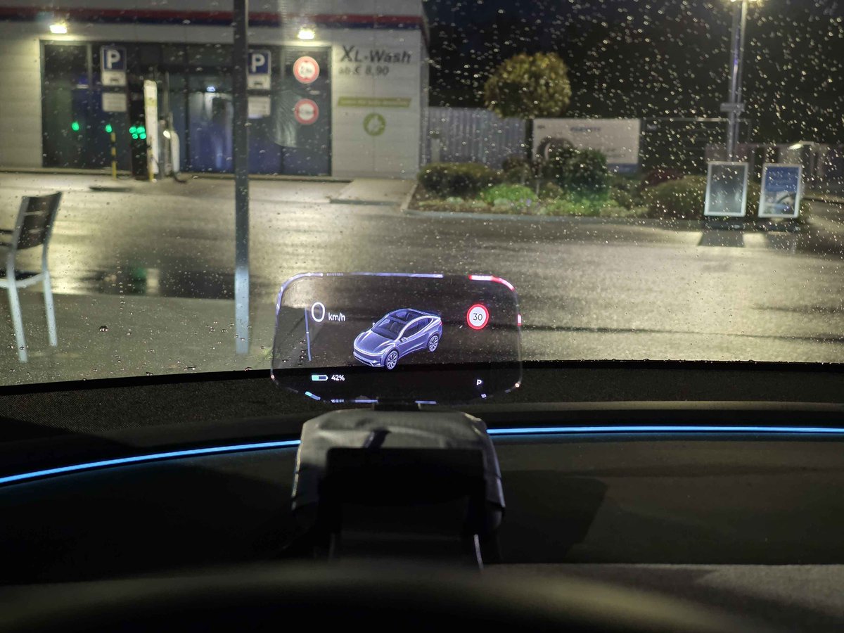 wpmed92's tweet photo. Custom #Tesla Head-up Display built by philov-dev using LilyGo #amoled and #DashKit is used as the BLE datasource to feed the display. Repo link in comments. #tesla #hack #diy #cardisplay #hud https://t.co/SAF2i0I0Sb