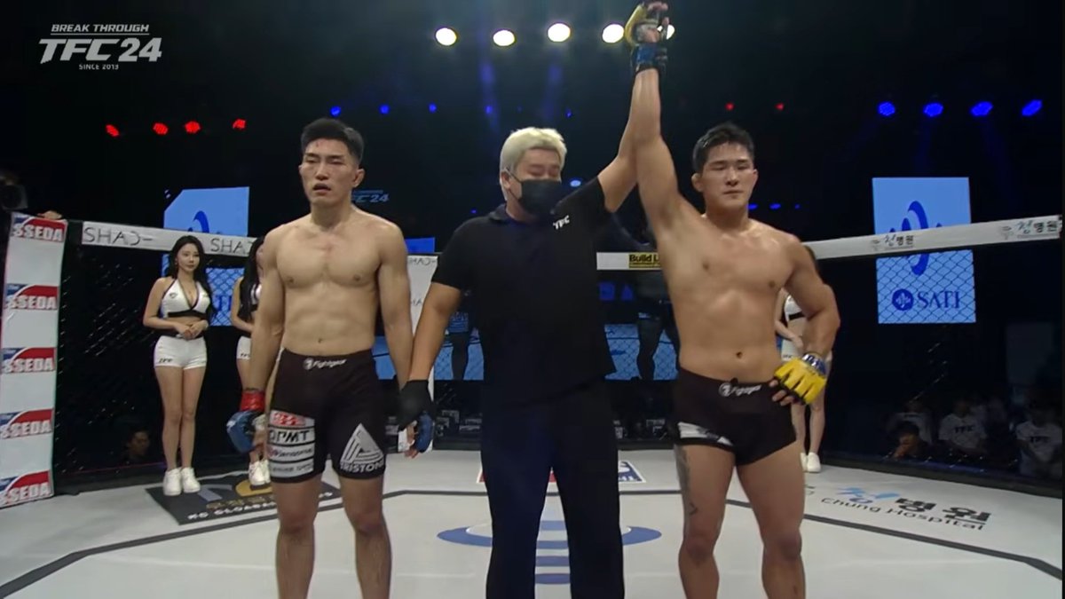 RedSmokeLLM's tweet photo. Lee Young Hoon gets the TKO in the 2nd round via GnP over Lee Min Jae (3-2) and moves to 3-2 as a pro at the featured prelim, breaking a 2 fight skid #TFC24 https://t.co/5kyQdjESOH