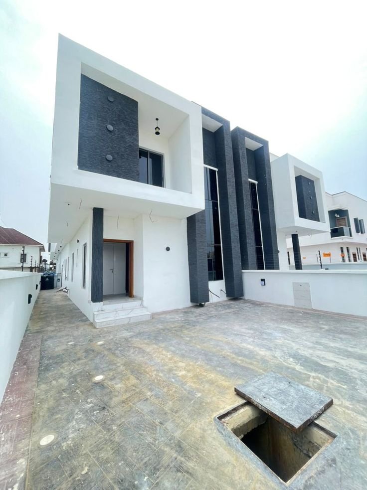_SketchDesigner's tweet photo. White paint and “luxury” must be tired and terrified of Nigerian developers and clients by now

Mediocre designs covered in white paint and labelled luxury, with little or no consideration for sustainability

These two have suffered in Nigerian hands

Design sustainably today🌿 https://t.co/dWFSLqbFWs