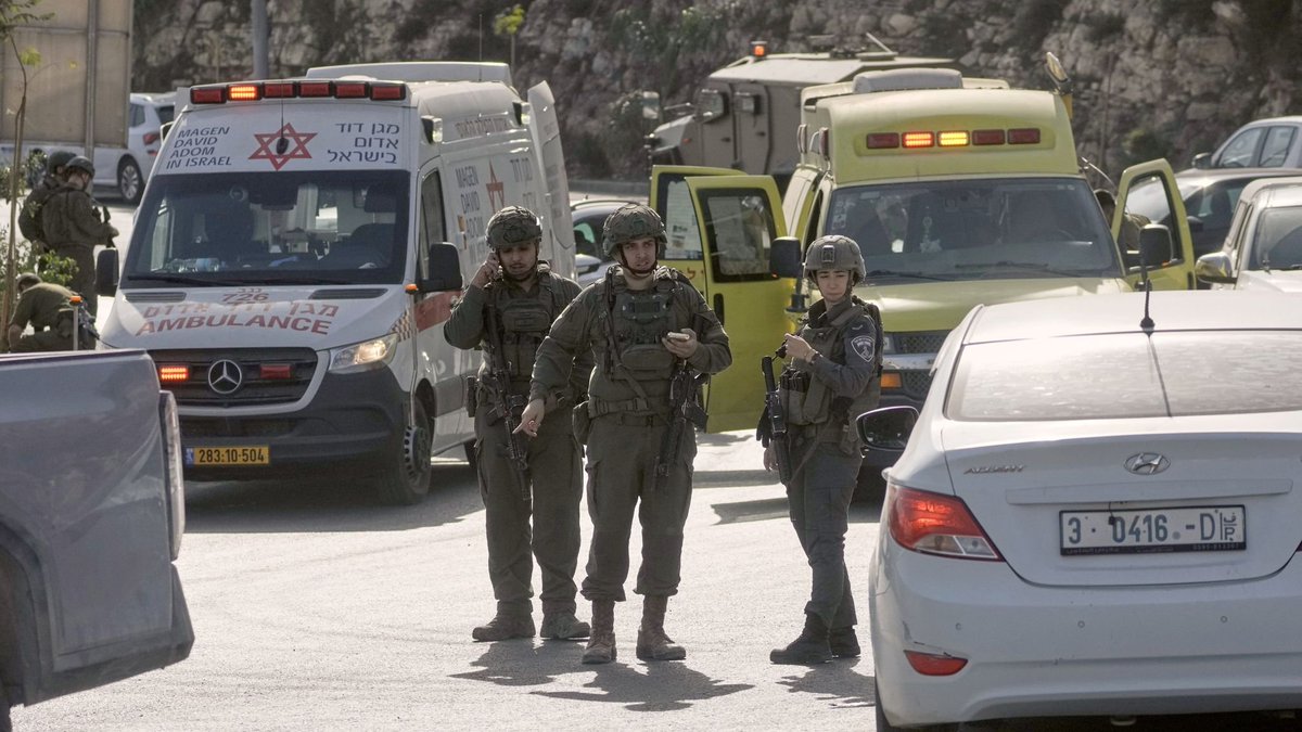 DD_Geopolitics's tweet photo. 🇵🇸🇮🇱 BREAKING! Netanyahu orders full lockdown of the West Bank four days before Israel's election

Two gunmen, allegedly Palestinian, opened fire at Yehuda Junction near Hebron in the occupied West Bank on Friday morning, wounding five Israelis, some critically. Israeli occupation forces shot both men dead.

Hours later, Netanyahu ordered an immediate closure of Hebron and told the army to prepare a full lockdown of the entire West Bank, which he calls "Judea and Samaria," starting today. The IDF has already set up roadblocks and sealed off Palestinian towns around Hebron.

Israel has not released the identities of the two men, and no group has claimed responsibility. The IDF said they carried an M16 rifle and a handgun.

The attack comes four days before Israelis vote on whether to give Netanyahu another term. For weeks he has warned, without evidence, that Hamas, Iran and their allies would try to sway the election. Now he has an attack to point to, right on schedule.