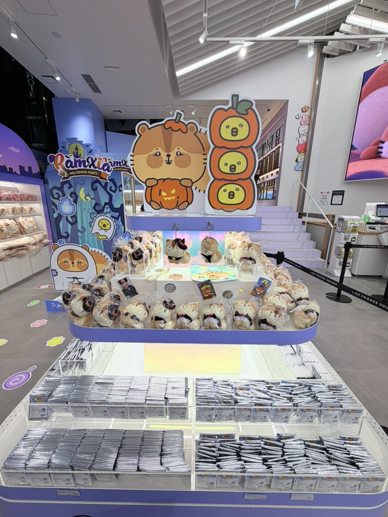 xiahponta's tweet photo. RamXia渋谷のポップアップストア行ってきた〜🎃

人通りが多すぎて写真撮るの大変w

そして今日は個数制限なし明日はまた誰か聞いてみて〜

#Ramxia #ジュンス https://t.co/tJMtBHzWwH