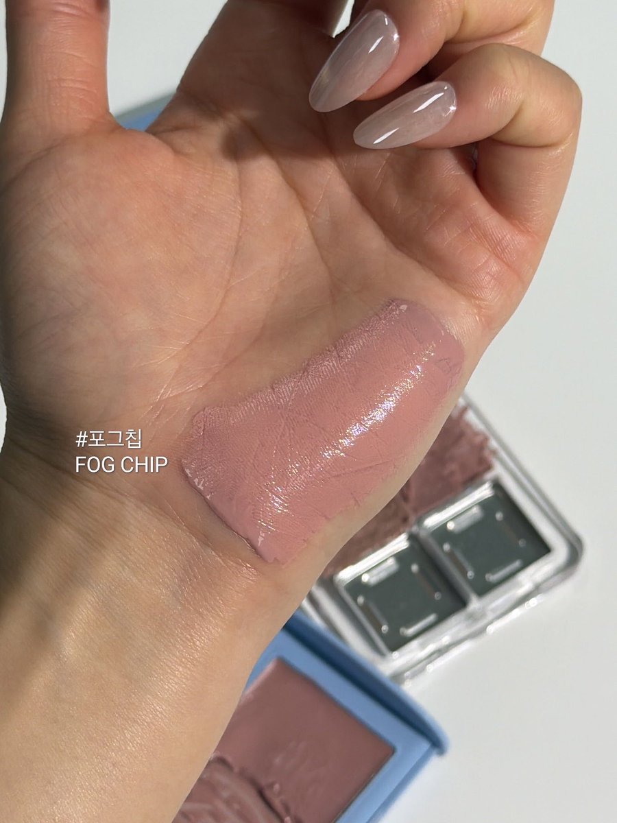 fwee_makeup's tweet photo. #RT #EVENT 갑자기 너무 추워져서 당황하셨던 분들 손!! (˘ᵕ˘) 그런 분들을 위한 가을 쿨톤 조합 들고왔슴다..★  ☕모카칩☕ : 가을 여자 무드 낭낭한 로지 모카 🌫️포그칩🌫️ : 탁하지 않은 모브 핑크 젤루 고능  <본 게시물 인용 RT>로 갖고 싶은 컬러 남겨주시묘온~ 2분께 촉촉한 가울 쿨톤 조합 두 컬러 모두 보내드릴게용✌️(당발 10/27)
