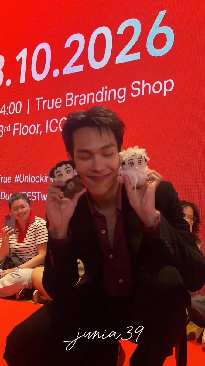 conycony1102's tweet photo. พ่อแม่ ถือตุ๊กตาน้าทรีกับคุณนายทั้งคู่แล้วนะ ไอเทมที่ต้องมีจริงๆ🥺 https://t.co/pFo6pvHble