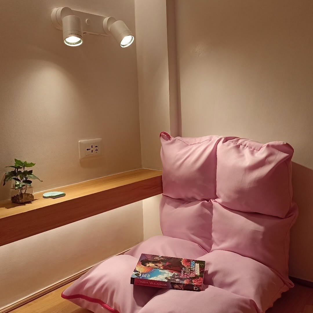 tankobonbon's tweet photo. HELLOOO, YES, WE’RE STILL HERE!! 😌👌👌 A private library that houses 5,000+ official English manga, light novels, manhwa, danmei, and artbooks in the Philippines? It's coming :)

For now, here are photos of what it looks like! I hope to see you visit us once we're open! ;) https://t.co/P90KtbD4HF