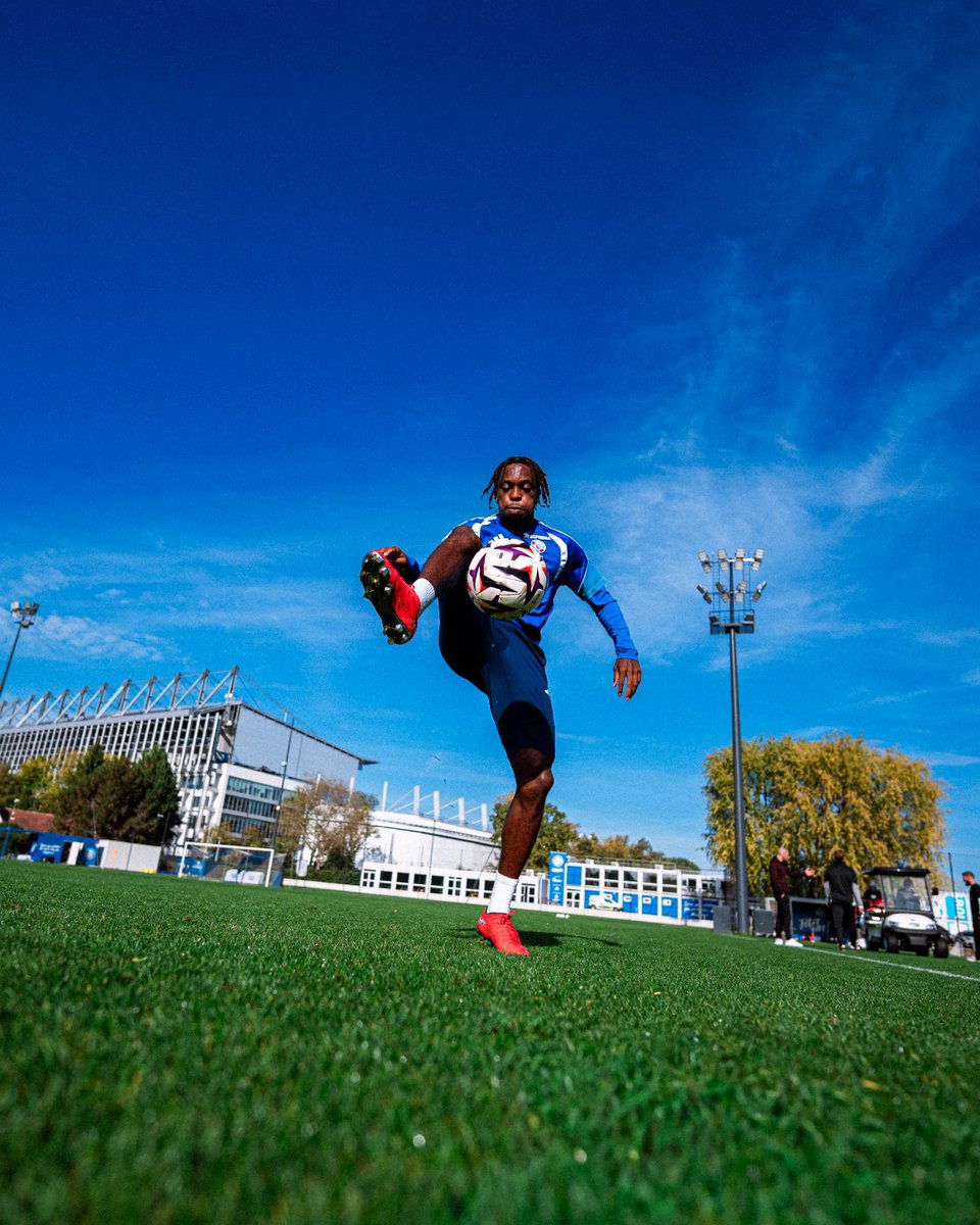 RCSA's tweet photo. 𝗠𝗚𝟮𝟬 ⚽️🌍

▸ #TrainingRCSA https://t.co/4WT6XlPf4a
